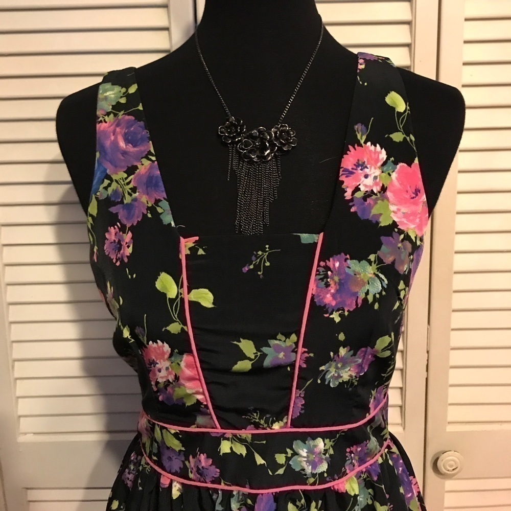 Floral, black, pink, purple dress size Large - Picture 3 of 8
